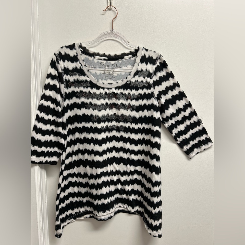 Onque Casuals Black and White Zigzag Tunic with sequins